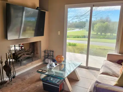 Casa en Alquiler con 3 cocheras