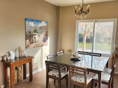 Casa 7 ambientes con 4 baños