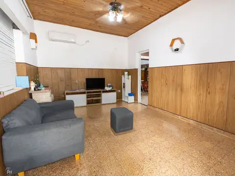 CASA EN VENTA 2 DORMITORIOS  BARRIO AZCUÉNAGA