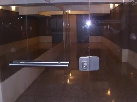 Departamento de 3 ambientes con cochera fija y baulera