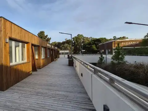 VENTA GONDOLA COMERCIAL COSTA ESMERALDA