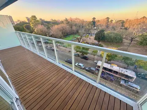 2 ambientes frente al parque Centenario en edificio Full amenities.