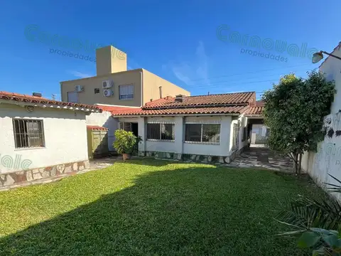 VENTA – Chalet de 4 ambientes con cocheras, jardín y quincho – Morón