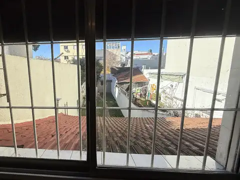 Depto Tipo Casa 4 ambientes con 2 baños