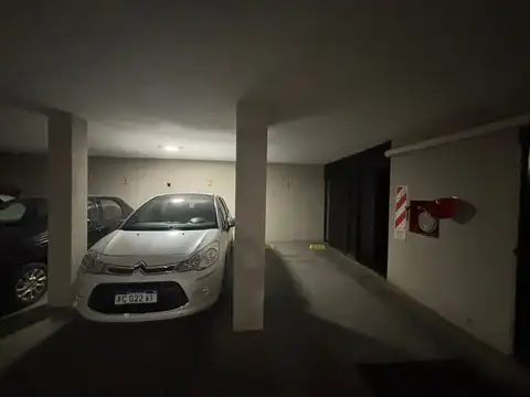 SE VENDE COCHERA CENTRICA - UNIDAD 2