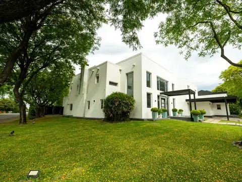 VENTA - Casa en Santa Barbara a la laguna