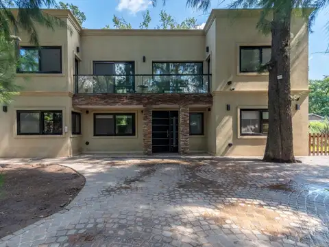 VENTA CASA LOTE 1500 PISCINA PARQUE LELOIR