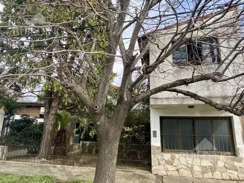 Casa a refaccionar de 3 dormitorios - Riguelet, La Plata