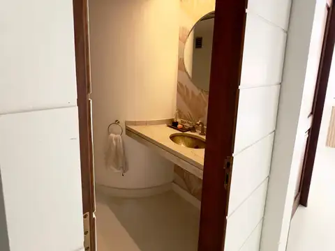 Casa 7 ambientes con 5 baños