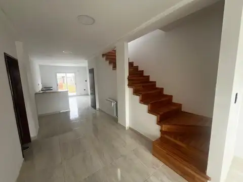 Venta duplex 3 dormitorios b°la casona ll plottier