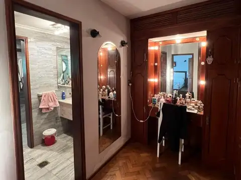 Casa en Venta con 4 cocheras