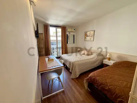 Venta de hotel ambientado y decorado de época, en Monserrat