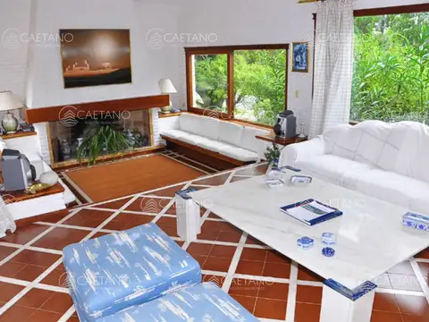 Casa 5 ambientes con 3 baños