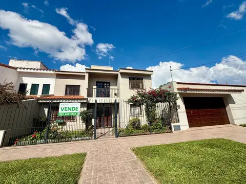 Casa en venta Tres Cerritos, Los Arces al 200
