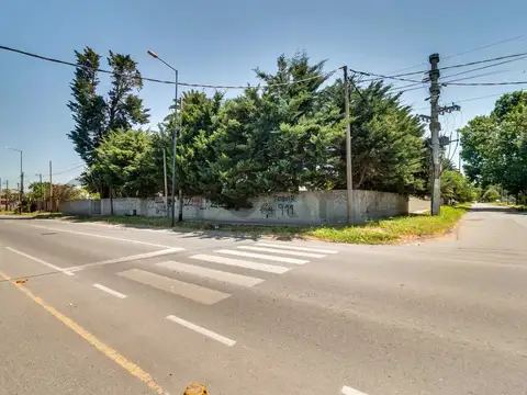 casa quinta en venta en La Plata con lote de 2200m2