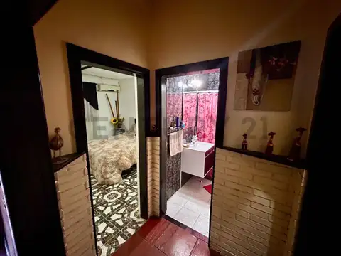 VENTA CASA 3 AMBIENTES C/COCHERA, JARDIN Y PILETA