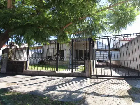 PH 3 AMBIENTES PLANTA BAJA CON COCHERAS ESCUCHA OFERTA