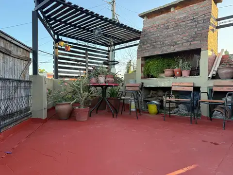SE VENDE CASA DE DOS DORMITORIOS Y COCHERA Z. AVDA
