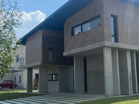 Casa 6 ambientes con 3 baños