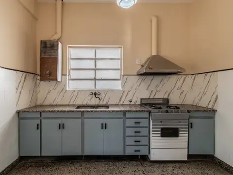 CASA - MUY BUEN ESTADO - CON TERRAZA. 4 AMBIENTES. LOTE PROPIO. AVELLANEDA