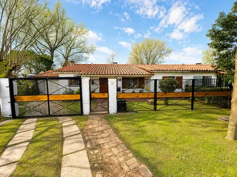 VENTA CASA 4 AMB CIUDAD EVITA IMPERD PARQUE