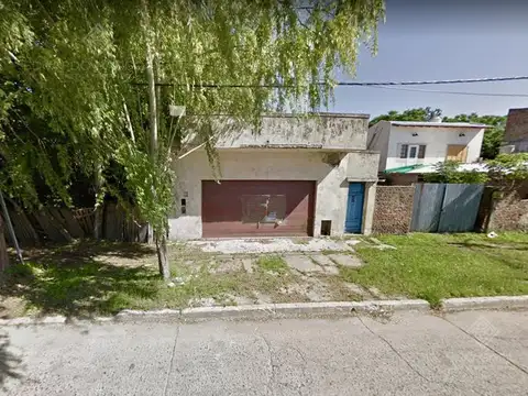 Casa a reciclar en Valentin Alsina - OPORTUNIDAD 