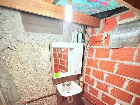 Casa 4 ambientes con 2 baños