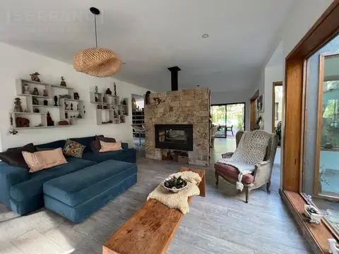 Casa 6 ambientes con 3 baños