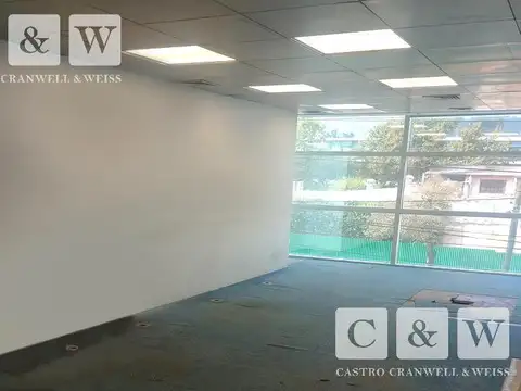 Oficina en Alquiler con 12 cocheras