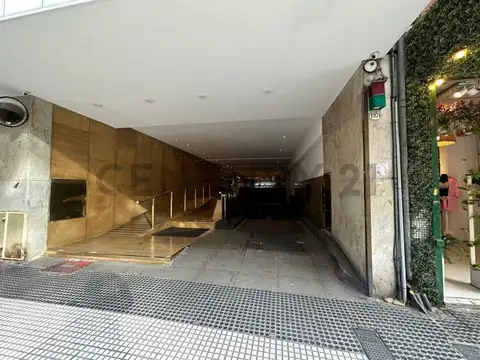 VENTA COCHERA BARRIO NORTE - MOTO -