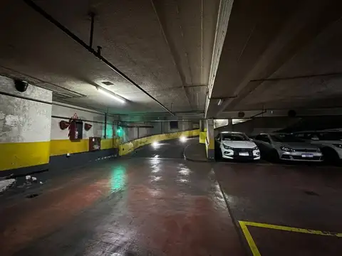 VENTA COCHERA BARRIO NORTE - MOTO -