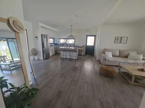 Casa en Alquiler Temporal con 3 cocheras