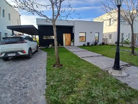 CASA EN ALQUILER TEMPORAL - SANTA LUCIA - PILAR DEL ESTE