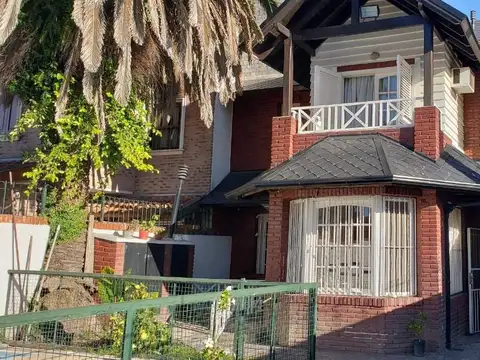 Casa 5 ambientes con 4 baños