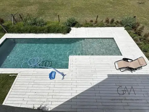 Casa en Alquiler con 2 cocheras