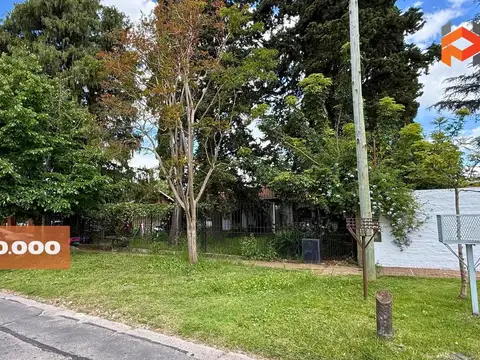 Terreno de 734m2 en CASTELAR NORTE (sobre Larralde en su parte angosta)
