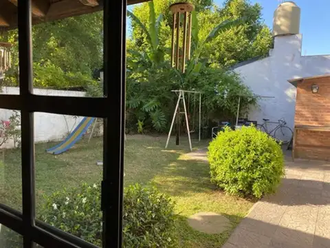 Casa en Venta con 2 cocheras