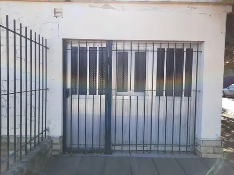 Casa 5 ambientes con 1 baño