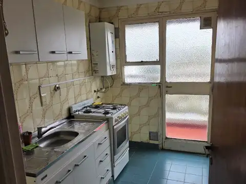 2 ambientes amplios impecable con balcon cocina independiente con lavadero todo pintado