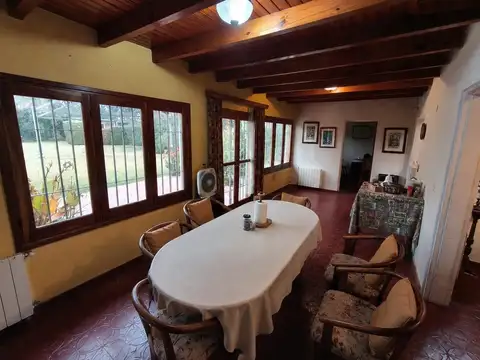 Casa 4 ambientes con 2 baños