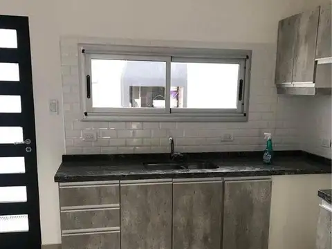 Casa en Venta en Berazategui, USD 120.000