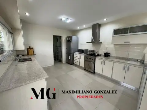 Casa 5 ambientes con 3 baños
