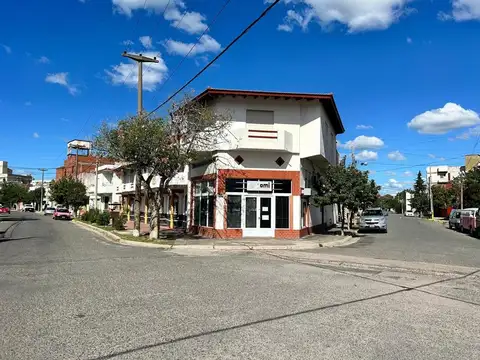 6 TRIPLEX + LOCAL + 2 DPTOS - EN BLOCK PLENO CENTRO