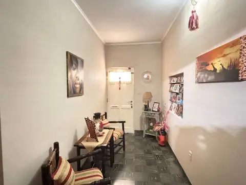 Casa 6 ambientes con 2 baños