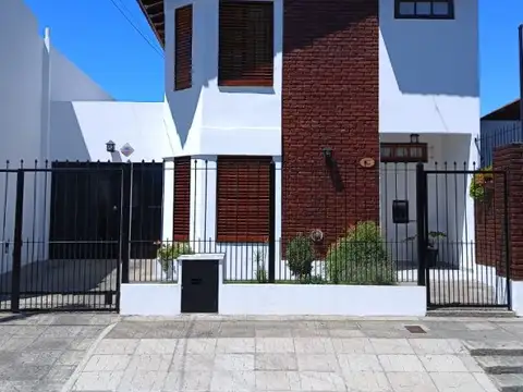 Excelente Casa en Venta en Pilar Centro