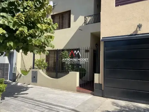CASA EN VENTA EN JOSE INGENIEROS
