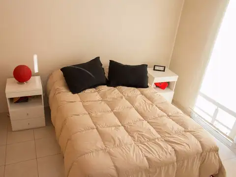 MAGNIFICO DOS AMBIENTES CON ESPACCIO GUARDACOCHES EN QUILMES CENTRO.