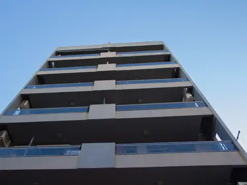 MAGNIFICO DOS AMBIENTES CON ESPACCIO GUARDACOCHES EN QUILMES CENTRO.