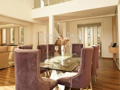 Casa en Alquiler con 2 cocheras