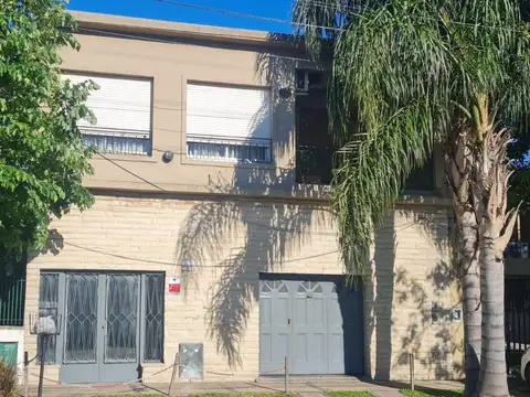 Casa 4 Ambientes con Garage doble en Alquiler - Castelar Sur